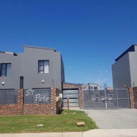 Exclusive townhouse Newton Park