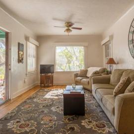 Colonial Cottage Getaway, hotel u gradu Ataskadero