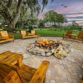 Idlewild Lodge and RV Park, hotel i Lake Panasoffkee
