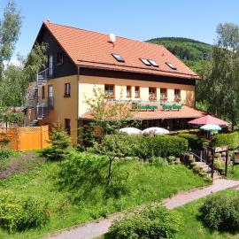 Steakhouse & Pension Crazy Horse, hotelli kohteessa Suhl