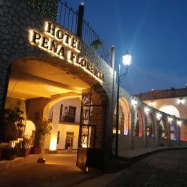 Viesnīca Hotel Peña Florencia pilsētā Bernala