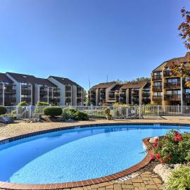 Waterfront Port Clinton Condo w/ Pool Access!, hotel v destinácii Port Clinton