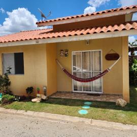 Chale Cantinho do Sol Catarina Home Club, hotel in Mairinque