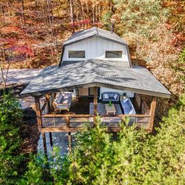 Modern Cabin with View, Pet-Friendly, Close to town