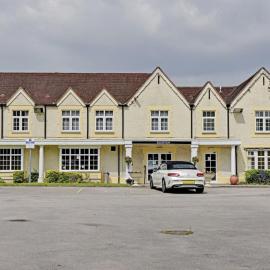 The Gables Hotel, Birmingham Airport, hotelli kohteessa Bickenhill
