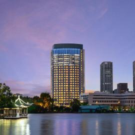 HUALUXE Shanghai Changfeng Park by IHG, hotel in Shanghai