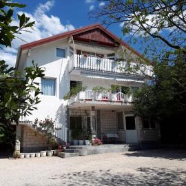 Manda & Marko Jurić, Hotel in Seline