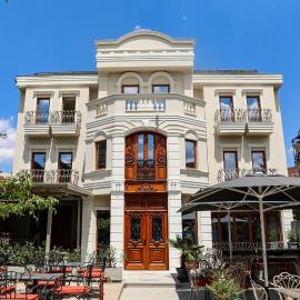 Vila Borgjeze, hótel í Korçë