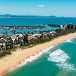 Beachfront Styled 2 BR Apt w Pool at Buddina