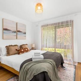 Close to Geelong 4 Bedroom home by Short & Long Stays