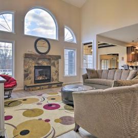 Pool & Furnished Patio: Group Getaway in Hershey, hotel em Hershey