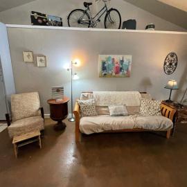 The Studio at Creekside Camp & Cabins, hotel a Marble Falls