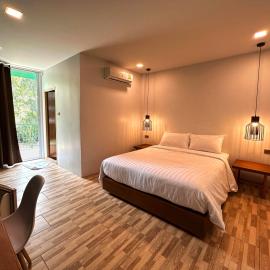 Plernpetch Hotel, hotel i Surat Thani