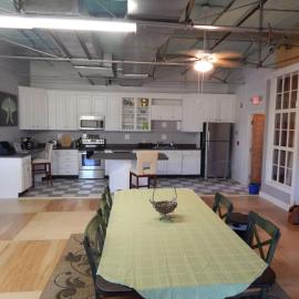 Corner loft with river views, Hotel in Salisbury