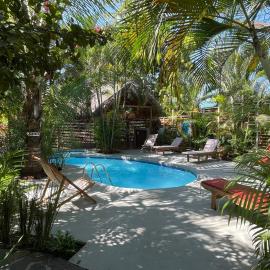 Anam Apartments, hotel in Santa Teresa Beach