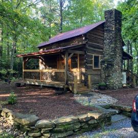1850s Settlers Cabin at Wethero Ridge, hotel in Hendersonville