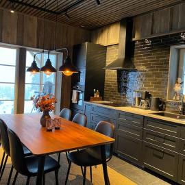 Modern Stuga med Ski Lodge känsla, hotelli kohteessa Järvsö