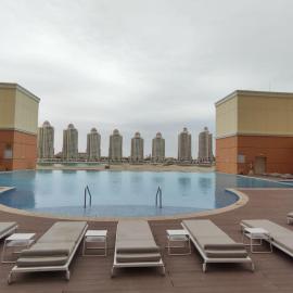 Luxury Apartment by the Sea with Amazing Amenities at Pearl Qatar, hotel u gradu Doha