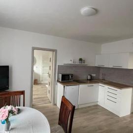 Dům nad Jezerem - apartmán I., hotel in Most