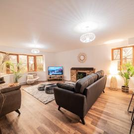 Large House - up to 6 bed - 3 5 bathrooms