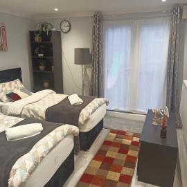 Modern Studio in Newport City Centre Free Parking & WiFi Sleeps 2