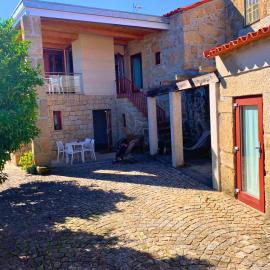Casas d Aldeia Turismo Rural, hotell i Mangualde