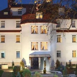VIILLA REZIDENCE, hotel in Kudowa-Zdrój