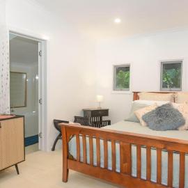 Renovated 2-Bed Cottage - Sleeps 4 - Free Parking, hotel in Witta