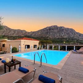 Cretan Kera Villa Heated Pool, ξενοδοχείο σε Kerá