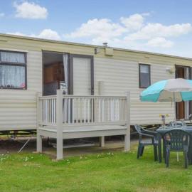 Norfolk Poppy Caravan - Sleeps 4 - WiFi and Sky TV Included, מלון בBacton