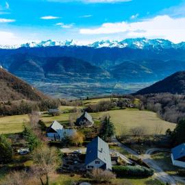 Appartement de plain-pied en montagne avec vue merveilleuse sur le massif de Belledonne, hotel a Saint Bernard du Touvet