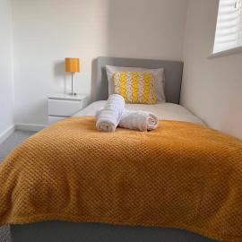 Superb modern flat in Northampton, parking &EV