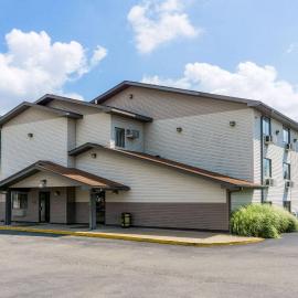 Super 8 by Wyndham Zanesville, хотел в Зейнсвил