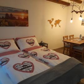 Studio chez un vigneron au village au 2ème étage sans ascenseur – hotel w mieście Villeneuve