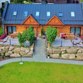 DOMEK SUDECKI ZAKĄTEK - 2 APARTAMENTY 7- os Z GORĄCĄ BALIĄ ZEWNĘTRZNĄ