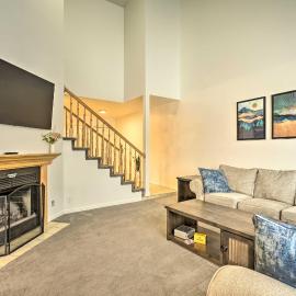 Spacious Cottonwood Heights Home: Ski Nearby!, hotel in Cottonwood Heights