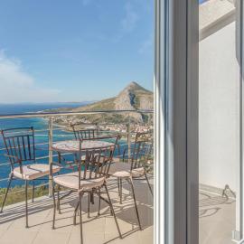 Pikolo Apartments Omiš, hotel a Tice