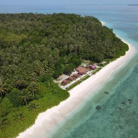 Ira Bungalows Pulau Banyak โรงแรมในAlaban