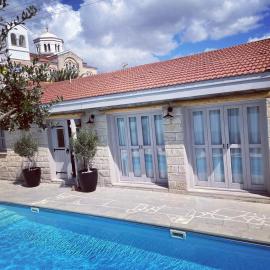 Fig&Olive Luxury one bedroom boutique in Pachna, hotel v destinaci Limassol