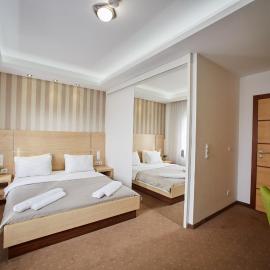 Hotel Laurus near Tuzla Airport, hotel in Živinice