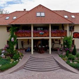 Camelot Club Hotel โรงแรมในวาค
