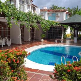 Casa de playa en Bello Horizonte a una cuadra del mar, hotel in Santa Marta