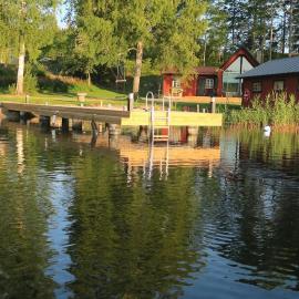 Lovely house on beautiful private lakeside estate!، فندق في Bunn