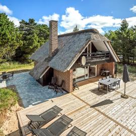 3 Bedroom Lovely Home In Blåvand, хотел в Блованд