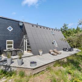 Two-Bedroom Holiday Home In Ulfborg, khách sạn ở Ulfborg