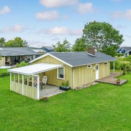 2 Bedroom Awesome Home In Juelsminde