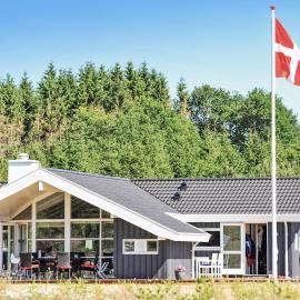 Gorgeous Home In Ejstrupholm With Sauna, hotel in Ejstrupholm