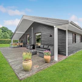 Stunning Home In Ejstrupholm With Wifi
