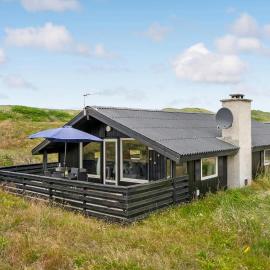 Gorgeous Home In Hvide Sande With Wifi, hotelli kohteessa Bjerregård