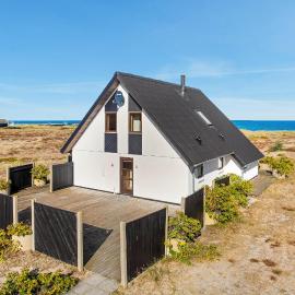 Awesome Home In Læsø With Kitchen